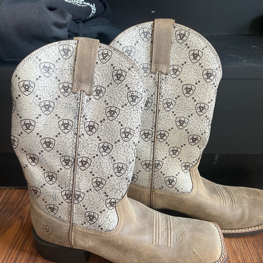 Ariat Leather Boots in Brown and Tan